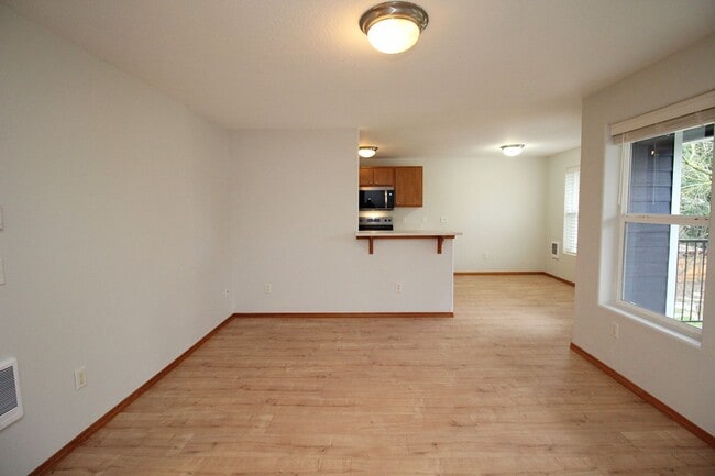 Foto del edificio - 683 NE 162nd Ave