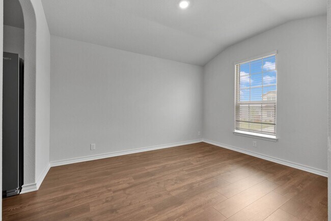 Foto del edificio - Beautiful 3 Bedroom/2 Bathroom Single Stor...