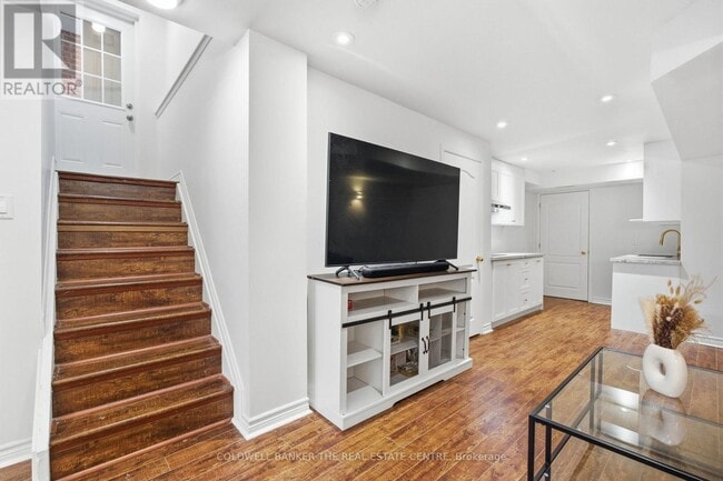 Building Photo - 17 Barnwood Dr