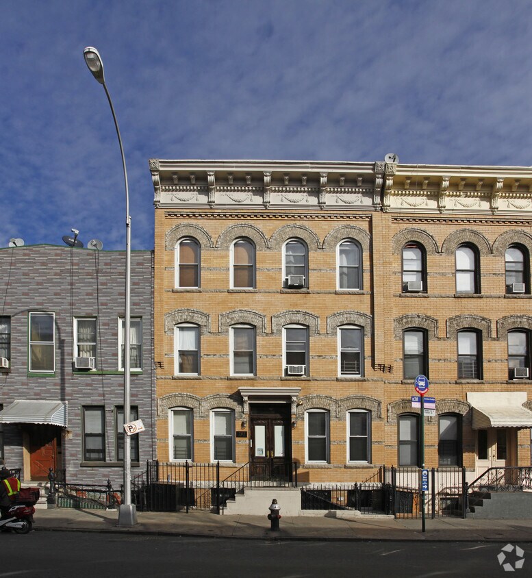 Building Photo - 783 Seneca Ave