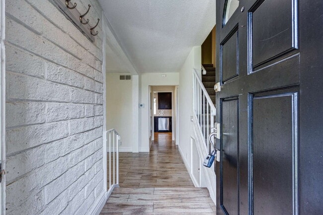 Building Photo - Updated Home in The Bluffs – Coastal Livin...
