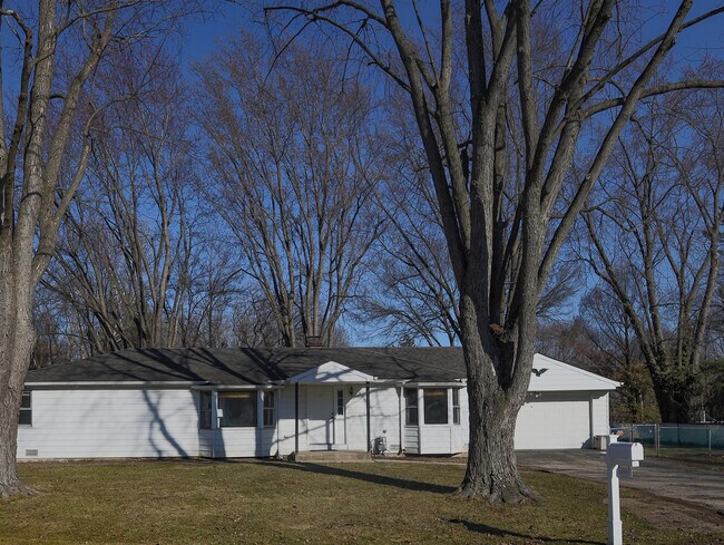 Building Photo - 20901 Catalpa St