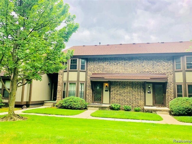 Building Photo - 24830 Glenbrooke Dr