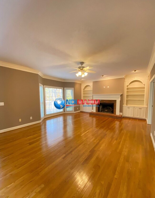 Building Photo - Spacious 6 bedrooms house in the NORTHVIEW...