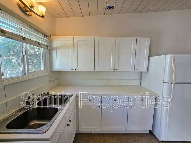 Building Photo - 1414 Manhattan Beach Blvd