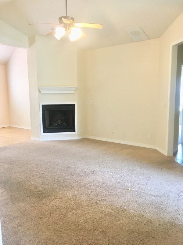 Building Photo - Beautiful Home In A Peaceful Residential N...