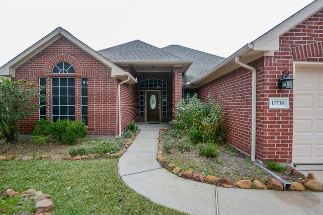 Building Photo - 11738 Pinos Altos Dr