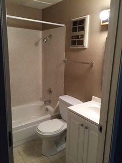 Full Bathroom with tub/shower - 1717 NE 27th Ave