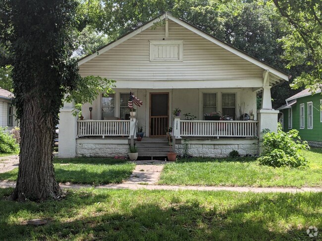 Building Photo - 1506 S Waco Ave