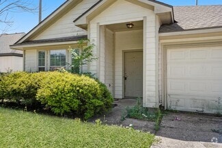 Building Photo - 420 Woodlake Dr