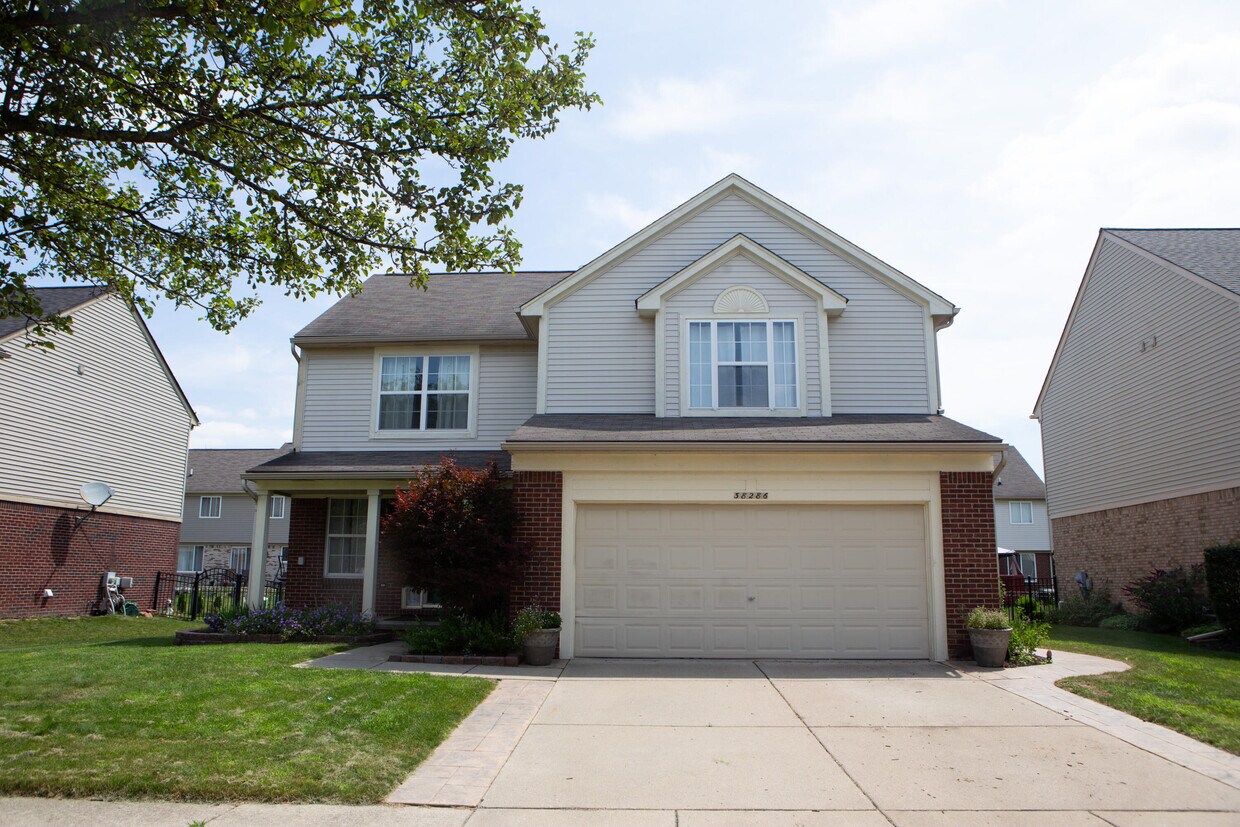 Primary Photo - 38286 Brook Dr