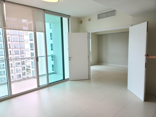 Building Photo - 300 S Biscayne Blvd