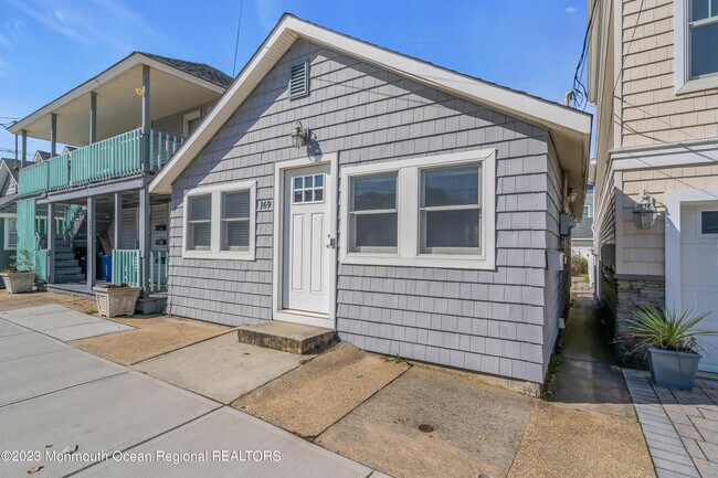 Building Photo - 169 1st Ave