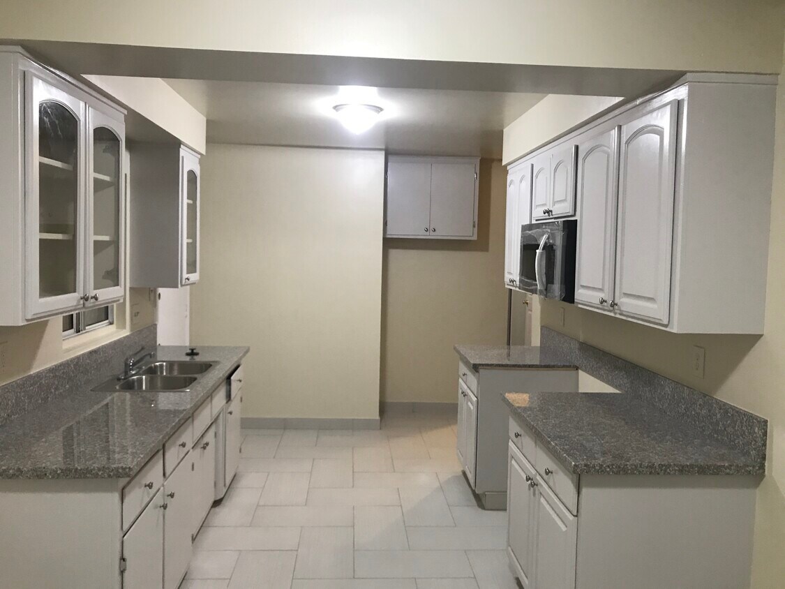 Foto principal - 11116 Doty Ave