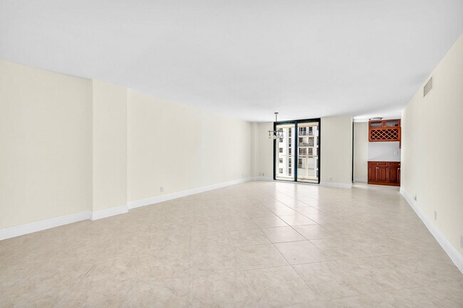 Building Photo - 1000 S Ocean Blvd