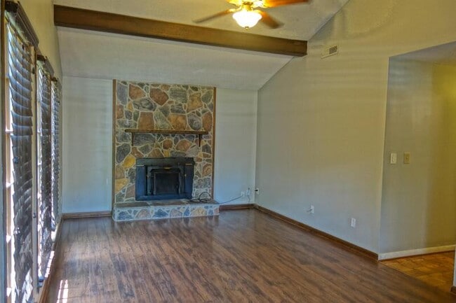 Foto del edificio - 4713 Wheaton Ln NW