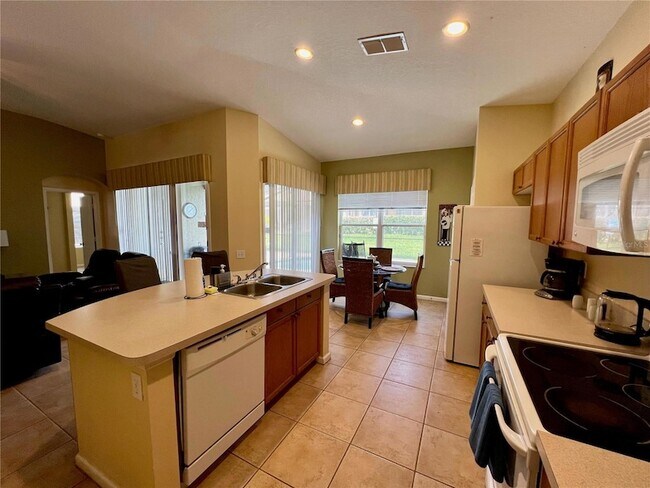 Building Photo - 8127 Fan Palm Way