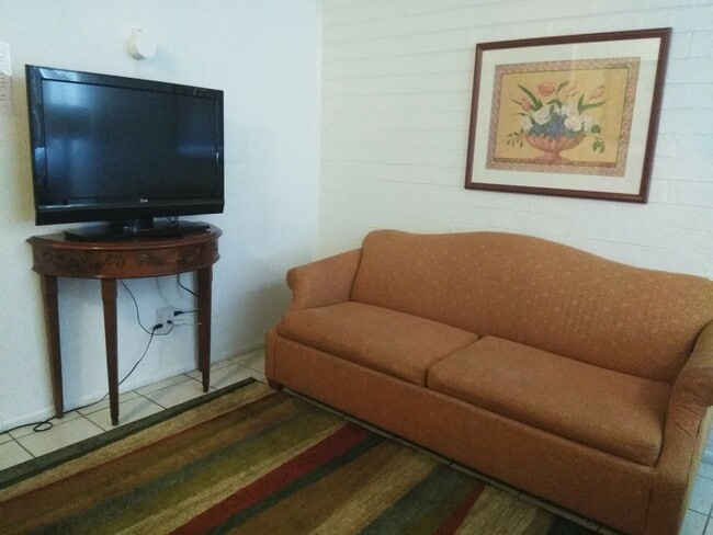Living Room - 1 bedroom unit - 2150 W Missouri Ave