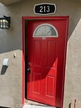 Building Photo - 211 E 84th Pl