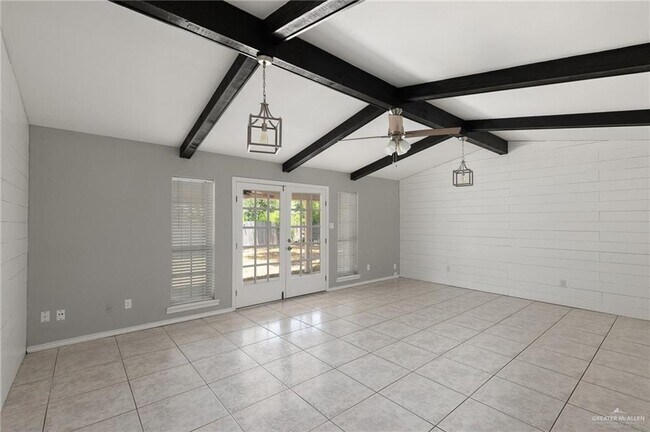 Building Photo - 1404 Nightingale Ave