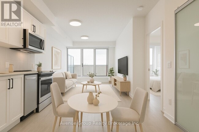 Building Photo - 681 Yonge St