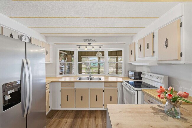 Foto del edificio - WEST WINDS ESTATES 55+ COMMUNITY