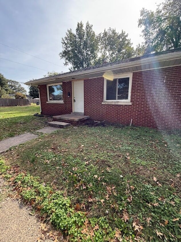 Primary Photo - 1500 S Harlan Ave