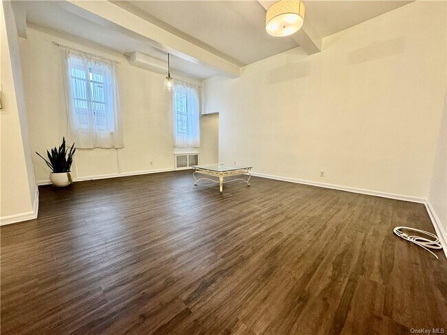 Building Photo - 1 Oakridge Pl