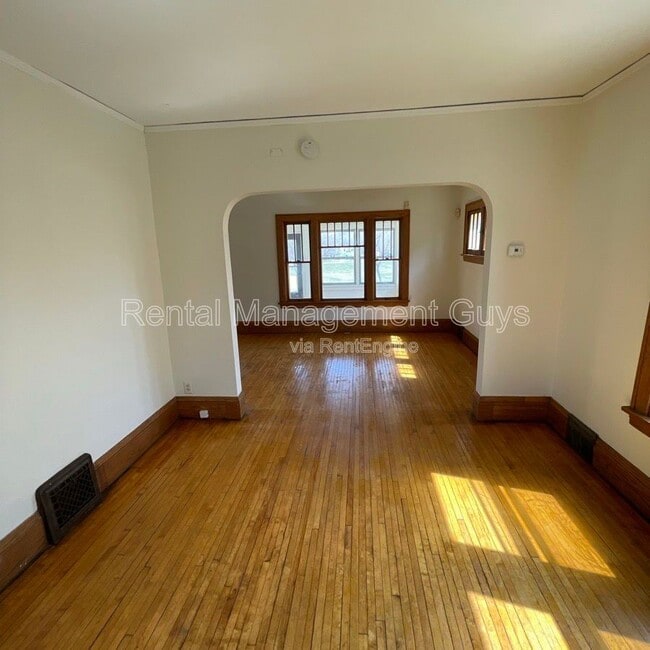 Foto del edificio - 3245 Russell Ave N