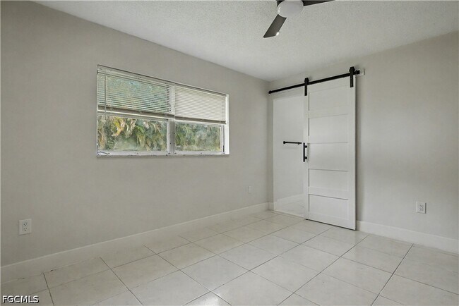 Foto del edificio - 138 Brooks Rd