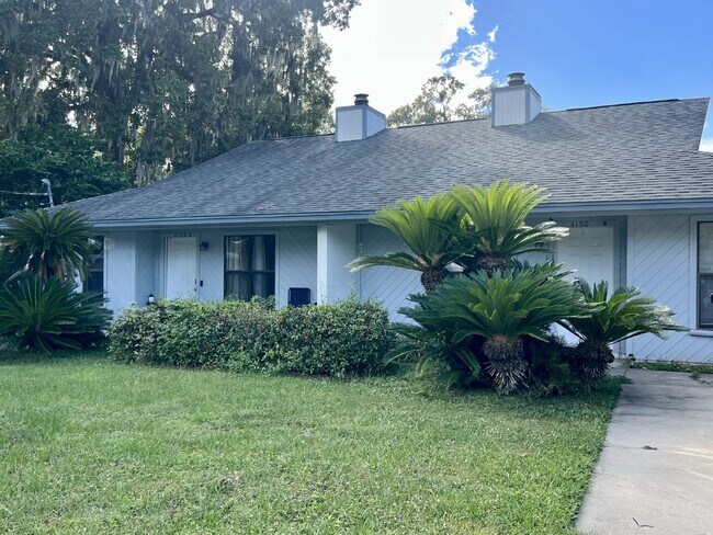 Foto del edificio - **Available April 10th**Charming 2 BD 1 Ba...