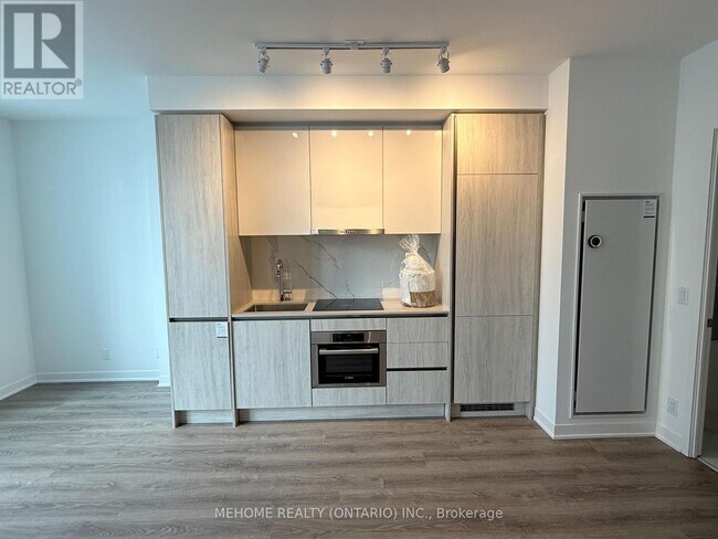 Photo du bâtiment - 180 Front St E