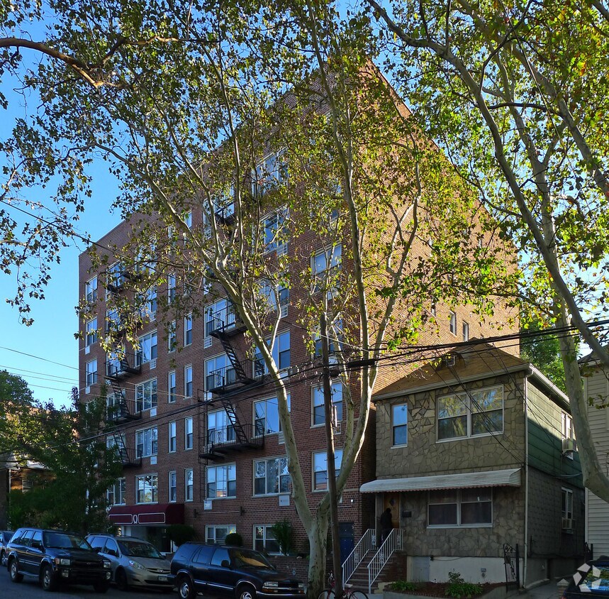 Primary Photo - 50 - 15 39th St