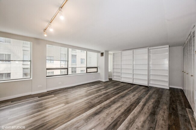 Foto del edificio - 233 E Erie St