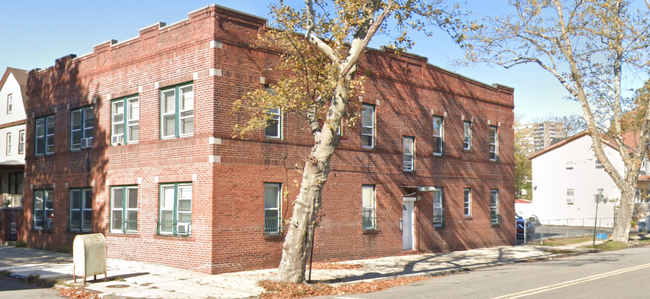 Building Photo - 45 Bedford St