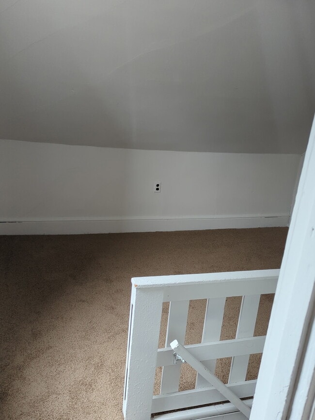 Building Photo - 605 Pond St