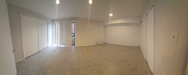 Building Photo - 320 Harry S Truman Dr