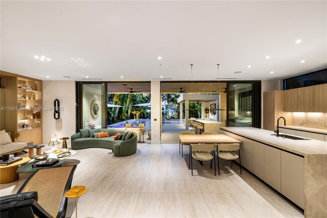 Foto del edificio - 707 NE 77th St