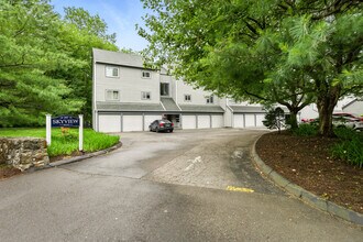 Building Photo - 267 W Cedar St
