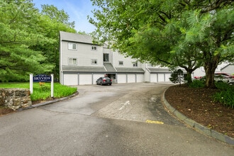 Building Photo - 267 W Cedar St