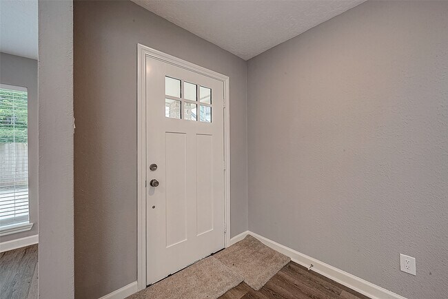 Foto del edificio - 1623 Cherry Ridge Dr