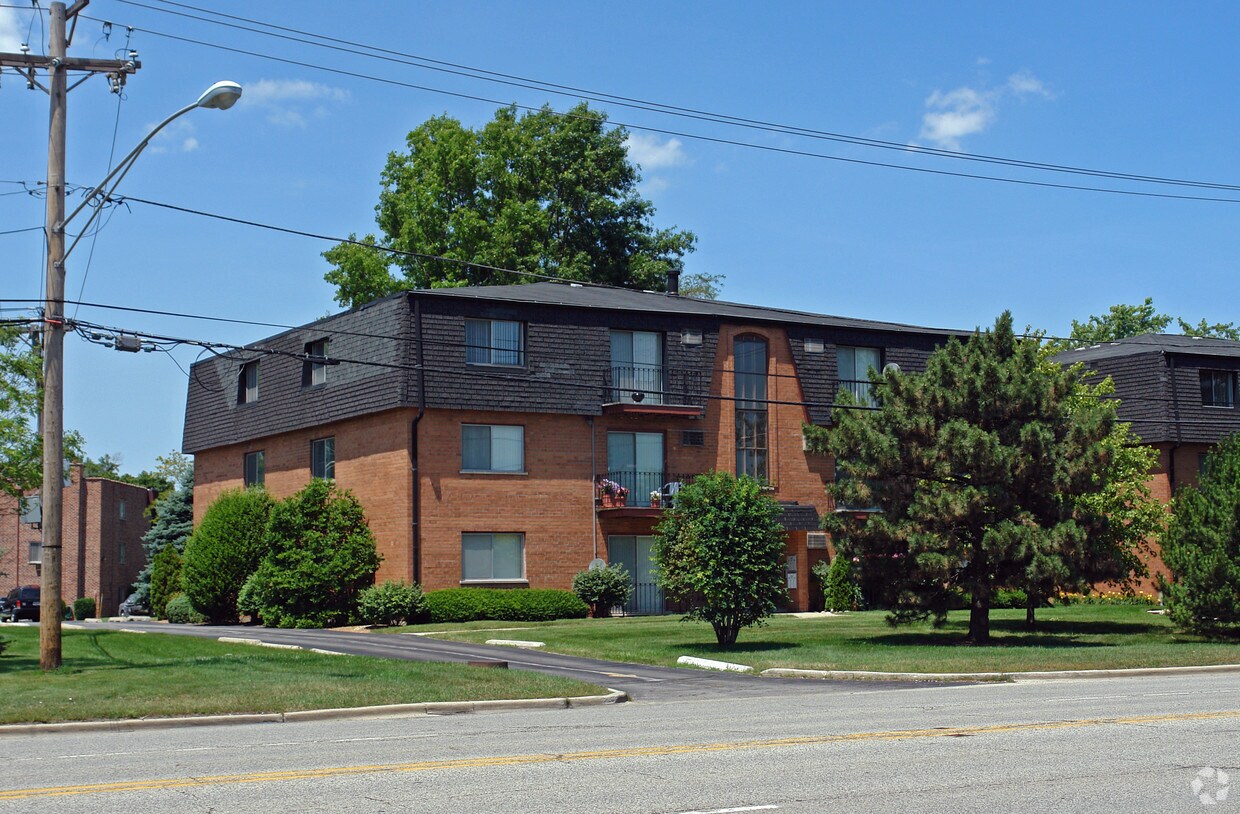 Foto principal - 6415-6425 Joliet Rd