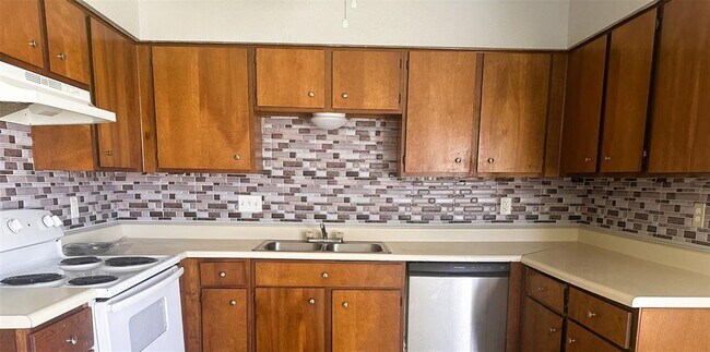 Building Photo - 20203 Fox Glen Ln