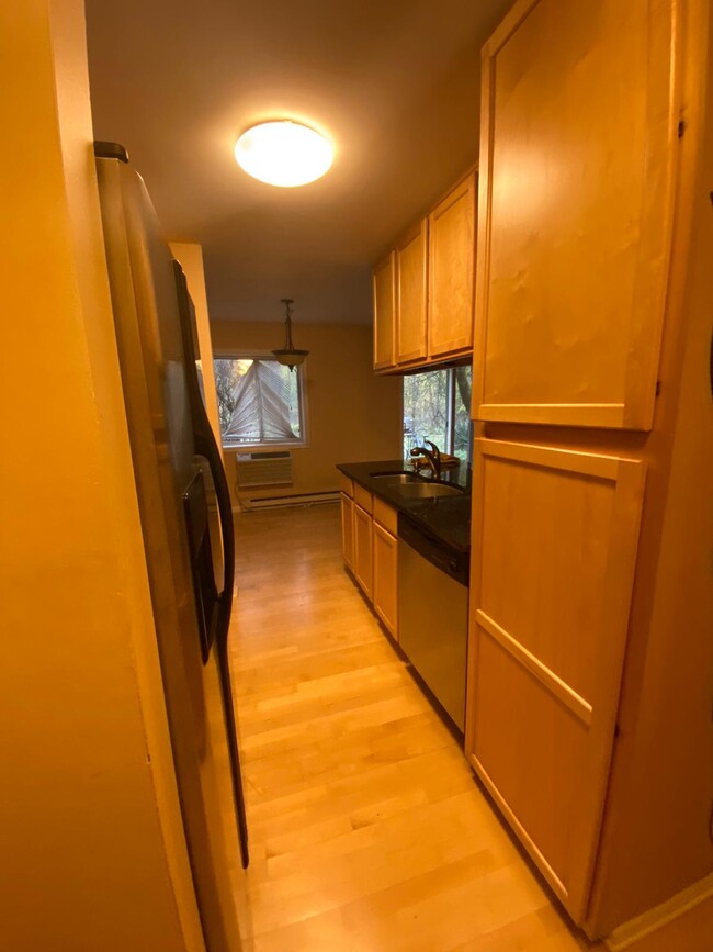 Building Photo - 709 Strom Dr