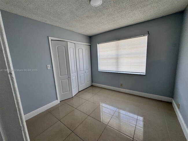 Foto del edificio - 6840 Pembroke Rd