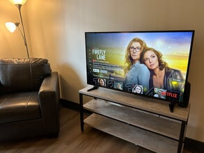 Building Photo - 539 W Trade St