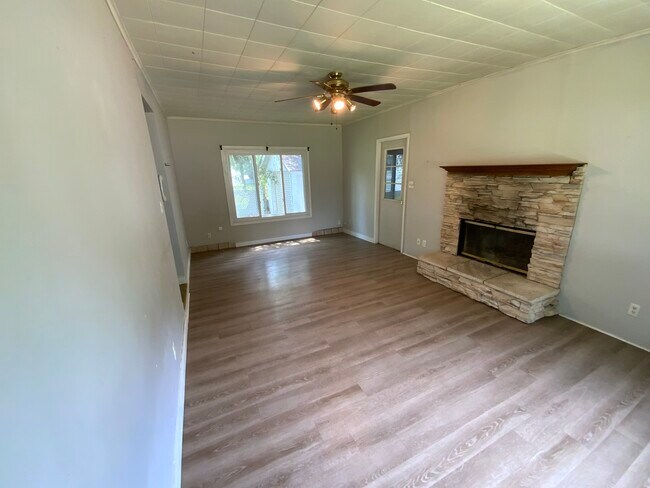 Building Photo - 600 Shadowlawn Pl
