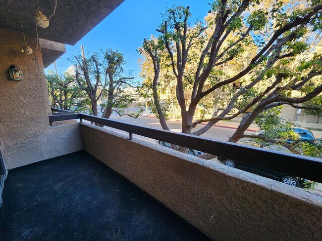 Building Photo - 14572 Dickens St