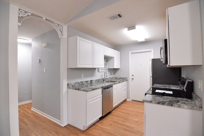 Foto del edificio - 2507 Hemlock Dr