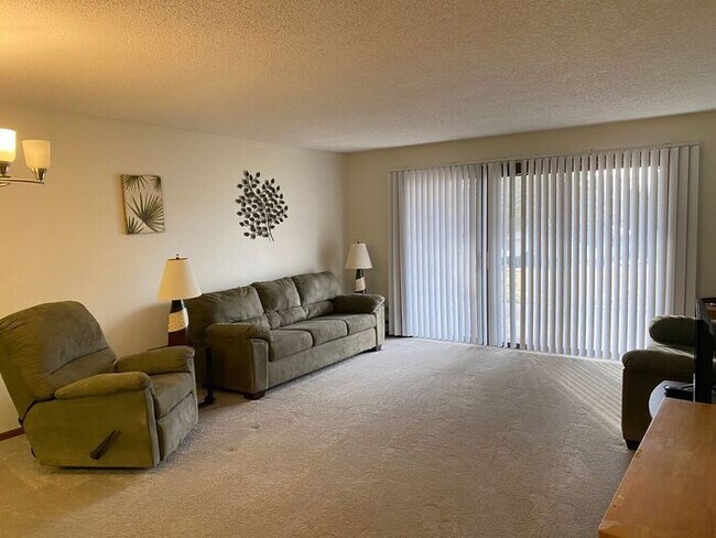 Foto del edificio - $1,150 | 1 Bedroom, 1 Bathroom House | Pet Friendly | 55+ Community | Available for August 1st, 2...